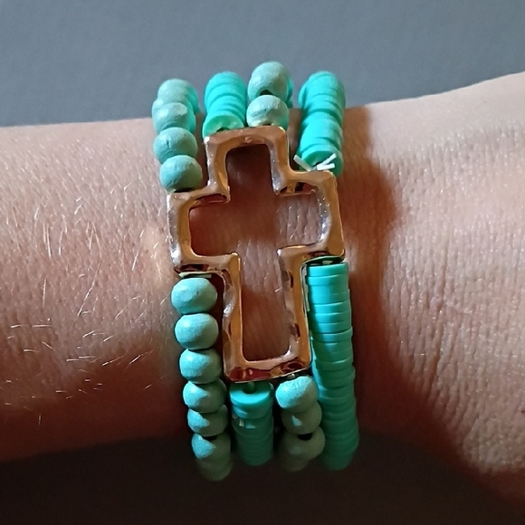 Turquoise Colored Beaded Bracelet with Gold Tone Cross Pendant - Picture 7 of 9